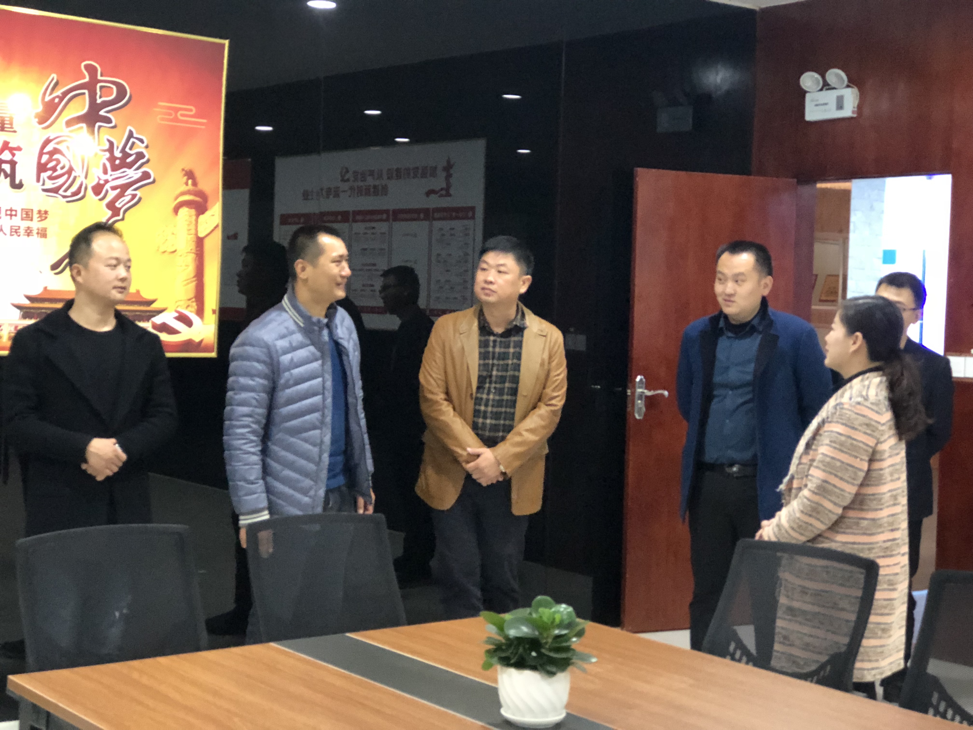 2019年10月20日市領導.園區(qū)領導來公司園區(qū)視察指導工作